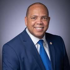 SAM LIES LIKE A RUG union members are saying! The Sam Epps controversy is  getting worse. Now it's spreading among union people who are saying yes. He  said it at the Sunday