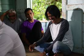 Soon after completing medical college, a young doctor begins working at a hospital, but when his first patient dies during surgery, he quits his job and returns home to learn traditional medical treatments and healing techniques. Dukun Doktor Dani On Moviebuff Com