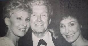 Nice article about Roy from Radio Mirror magazine, November 1941. (Click  each panel to read it all.)