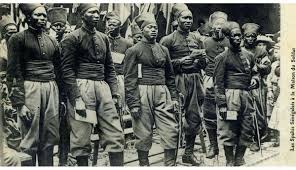 Nous, tirailleurs sénégalais, avons débarqué en Provence pour libérer la  France en août 1944 »
