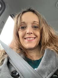 everyone around me are dating or in relationships and no matter what I do,  no one's ever even a little interested in me…idk what's wrong with me…I  feel so ugly 😔