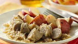 Turkey Brats With Potatoes And Sauerkraut Recipe Bratwurst Full Meal Recipes Bratwurst Dinner