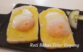 If it is translated into english, the word kembang goyang means a shaking flower ().kue kembang goyang is made of rice flour which is mixed with eggs, sugar, a pinch of salt, and coconut milk.the dough can be fried after heating the. Roti Bakar Telur Goyang Picture Of Restaurant Mydapur Kitchen Pontian Kecil Tripadvisor