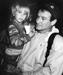 Robin williams' son zak is speaking out about his father's psychological struggle, as well as his own in the wake of the comedian's death. Offizielle Todesursache Von Robin Williams Hollywoodstar Hat Sich Erhangt Leute Bild De