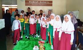 Lengkap tulisan arab, latin dan terjemahan berikut lirik sholawat ya robbi sholli dari habib syech, ya robbi shalli ala muhammad ya. Puluhan Anak Yatim Dari Sd Taquma Mahir Lafalkan Syair Syair Maulid Nabi Bangsa Online Cepat Lugas Dan Akurat