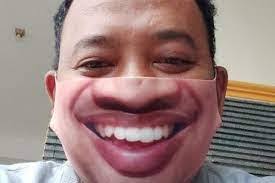 Terlihat anjing yang memegang smartphon. Lawak Dulu Blog Lawak Atau Blog Lucu