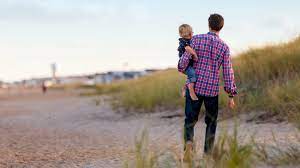 In romania in a doua duminica a lunii mai sarbatorim ziua tatalui. Ziua TatÄƒlui Se IntamplÄƒ Azi De Ce Nu Are O DatÄƒ ExactÄƒ De La An La An