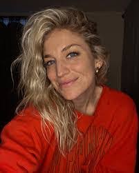 Ashley Platts's Instagram, Twitter & Facebook