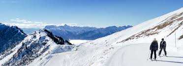 Ses massifs vallonnés en font un domaine de ski alpin très apprécié et ses forêts enneigées, un décor féerique pour le ski de fond et les ballades en raquettes, sans oublier les 30 kilomètres de pistes. Praz De Lys Sommand Ski Resort Review French Alps Mountainpassions