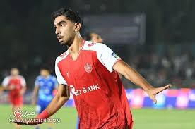 زننده گل صدرنشینی پرسپولیس: بوسیدن لوگو؟ عشق بچگی!/ گلزن مهم نیست بردن مهم است