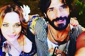 Laura chiatti riceve il premio biraghi alla mostra del cinema di venezia, nello spazio del nastro la coppia convive da tempo e, per questa ragione, si vociferava di un loro imminente matrimonio. Laura Chiatti Marco Bocci E Le Dolci Dediche Social Ci Riscegliamo
