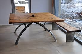 Er ist 1m breit und quadratisch. Esstisch Quadratisch 200x200