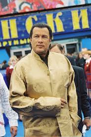 Steven seagal offers up his bulletproof compound in the arizona desert. Steven Seagal Das Vermogen Des Filmschauspielers 2021