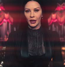 Por qué es tan atractiva Morticia Addams?