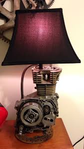 Dirt Bike Motor Lamp Made From A 1989 Honda 125cc Dirt Bike Gearhead Furniture Stuff Auto Mobel Industrie Stil Lampen Garagen Mobel