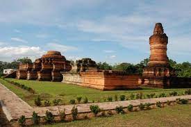 Its surviving temples and other archaeological remains are thought to date to the eleventh and twelfth century ad. Sketsakampar Sketsakampar Twitter