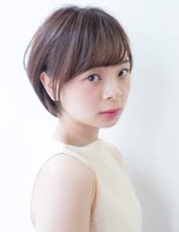府中小顔ボブ丸顔女子必見 ショートボブをひし形小顔見えする簡単な