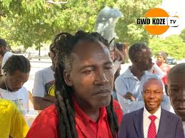 Flash Fwa saa se fini pou Moise Jean Charles! Gwo goumen pete nan mitan  patizan pitit Desalin, anpil nan yo fè konnen Moise Jean Charles se yon  blofè