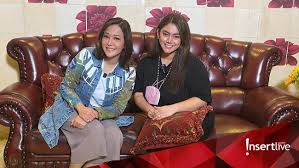 Namanya mulai dikenal sejak membintangi sinetron putri. Kxobwpwsvjoiem