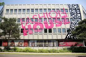Ihr traumhaus zum kauf in düsseldorf finden sie bei immobilienscout24. Fashion House Dusseldorf Neuer Look Am Strassenrand Projektbeispiele Kl Druck