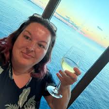 Meet our doctors! Dr. Cristy Ellis 🩺👩🏻‍⚕️ Dr. Ellis is a native of  Mississippi. She received her veterinary degree from Mississippi State  University in 1994. Dr. Ellis was a relief vet in