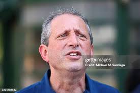 3,662 Eric Broadway Photos & High Res Pictures