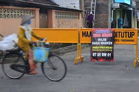 Perketat ppkm mikro di jakarta. All Eyes On Jokowi As Local Leaders Scramble To Fight Case Surge National The Jakarta Post