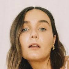 Jasmine Dowling's Instagram, Twitter & Facebook