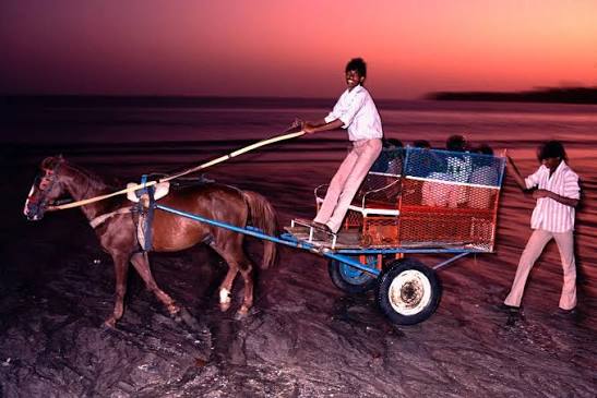 Bombay scenes, 1988 (before its name changed to Mumbai in 1996). From an assignment that took me from Hong Kong to Madras (now Chennai), Bangalore, Bhopal, Bombay, Pune, Delhi and finally Kabul,