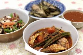 Maka dari itu, menu kali ini akan memadukan ikan pari dan terung asam yang dimasak dengan kuah pedas. Asam Pedas Ikan Merah Menu Permintaan Suami Aku Sis Lin