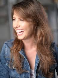 Amanda Cryer's Instagram, Twitter & Facebook