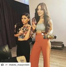 27 Tulsi Kumar Ideas Tulsi Fashion New Song Download After graduating in fashion designing from nift, delhi, she went on to create designs worn by pop khushali debuted in a music video which was sung by her sister tulsi kumar to pay tribute to their late father gulshan kumar. 27 tulsi kumar ideas tulsi fashion