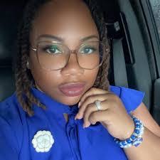 Nisha Ross's Instagram, Twitter & Facebook