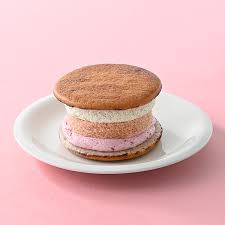 ピエール・エルメ アンソロジー」監修】サブレサンド（バニラ&イチゴ） ｜商品情報｜ファミリーマート