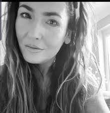 can i ask do most doctors surgerys have a phone call of say 18 ? waitiing  to be answered , not long moved here and cant believe it , and can someone