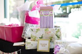 A tutti gli amici e parenti che ci stanno leggendo, eccovi un mix di frasi matrimonio da poter usare, per fare degli auguri indimenticabili agli sposi novelli. Frasi Da Dire Per Gli Auguri Di Matrimonio Si Mi Sposo