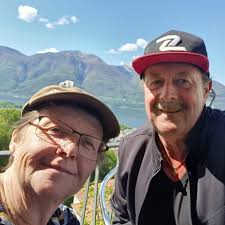 It's all white at home in Switzerland ❄️🇨🇭🤩 @myswitzerland and I wanna  show you how to experience the Swiss winter. I think the pictures speak for  themselves