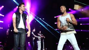 Prince royce y romeo santos compartieron en redes sociales la misma foto, al mismo tiempo y con el mismo mensaje: Prince Royce Felicita A Romeo Santos Por Triunfo En Premios Billboard