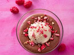 Mousse De Chocolat Lactee Glace Vanille Pralines Roses Recettes Recette Mousse Au Chocolat Recette Recette De Chef