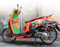 Kelihatan standar dan manis tapi tenaganya oke. Honda Scoopy 2011 Cirebon Universal Warna Warni