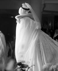 pin by carolina hidalgo guichardo on musulmanskaya lyubov wedding dress sketches arabian wedding arab wedding