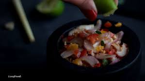 Dalam sepiring nasi bali uluwatu terdapat nasi putih, lawar ayam, sate pentul atau lilit, urap, kering teri kacang, telur pindang dan sambal resep kari kambing arab, racikan rempahnya sedap bikin ketagihan. Sambal Matah Raw Onion Sambal From Bali