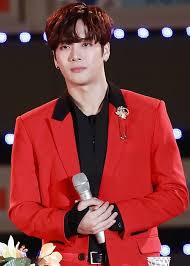 He keeps emphasizing on 174.8cm and big nostril and other body insecurities so i don't think he fakes that 174.8cm actually. Jackson Wang Height Weight Age Girlfriend Family Facts Biography