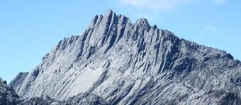 Gunung kerinci juga dikenal dengan nama puncak indrapura, gunung menara, gunung berapi kurinci dan korinci. Daftar 10 Gunung Tertinggi Di Indonesia Dan Ketinggiannya
