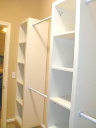 Regale Zu Einem Begehbaren Schrank Zu Erweitern Ist Eine Billige Alternative Zu Alternative Begehbaren In 2020 Begehbarer Schrank Garderobe Schrank Schrank Zimmer