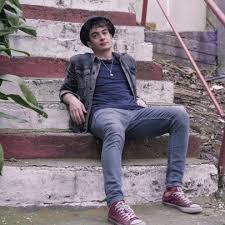 Sonuçta bir dizide bir karakteri oynuyor, programa kendi olarak geliyor, ve biz o insanla bir program. Wkhollaspazkpm