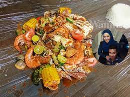 Masukkan sos tomato/cili dan tiram dan kacau rata bagi sekata. Resepi Shell Out Butter Garlic
