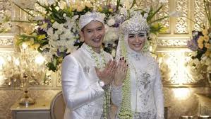 Bali, papua, jawa tengah, jawa timur, kalimantan utara, dan provinsi lain. Pakaian Adat Jawa Barat Semerbak Bak Putri Kerajaan