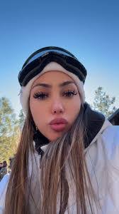 Bella Winter's Instagram, Twitter & Facebook