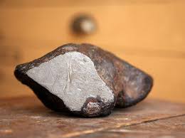 12 ciri ciri tanah yang mengandung emas. Batu Meteorit Bisa Ditemukan Di Bumi Apa Ciri Ciri Batu Meteorit Semua Halaman Bobo